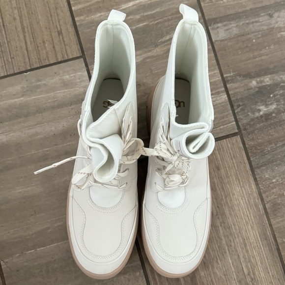 UGG Lug Platform Lace-Up Combat Boot Women’s size 9.5 - Picture 4 of 11